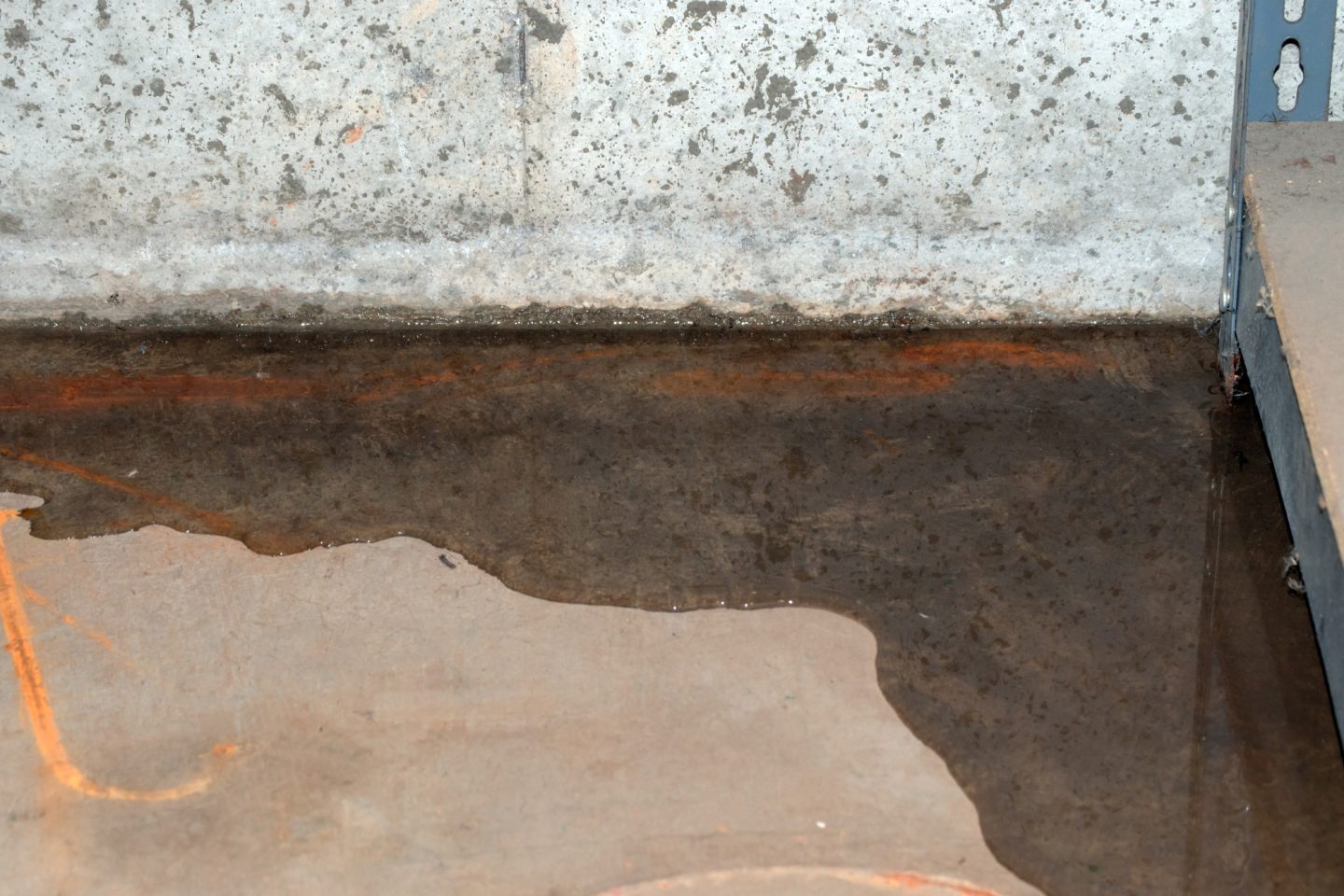 5 Signs That You May Have Foundation Water Damage
